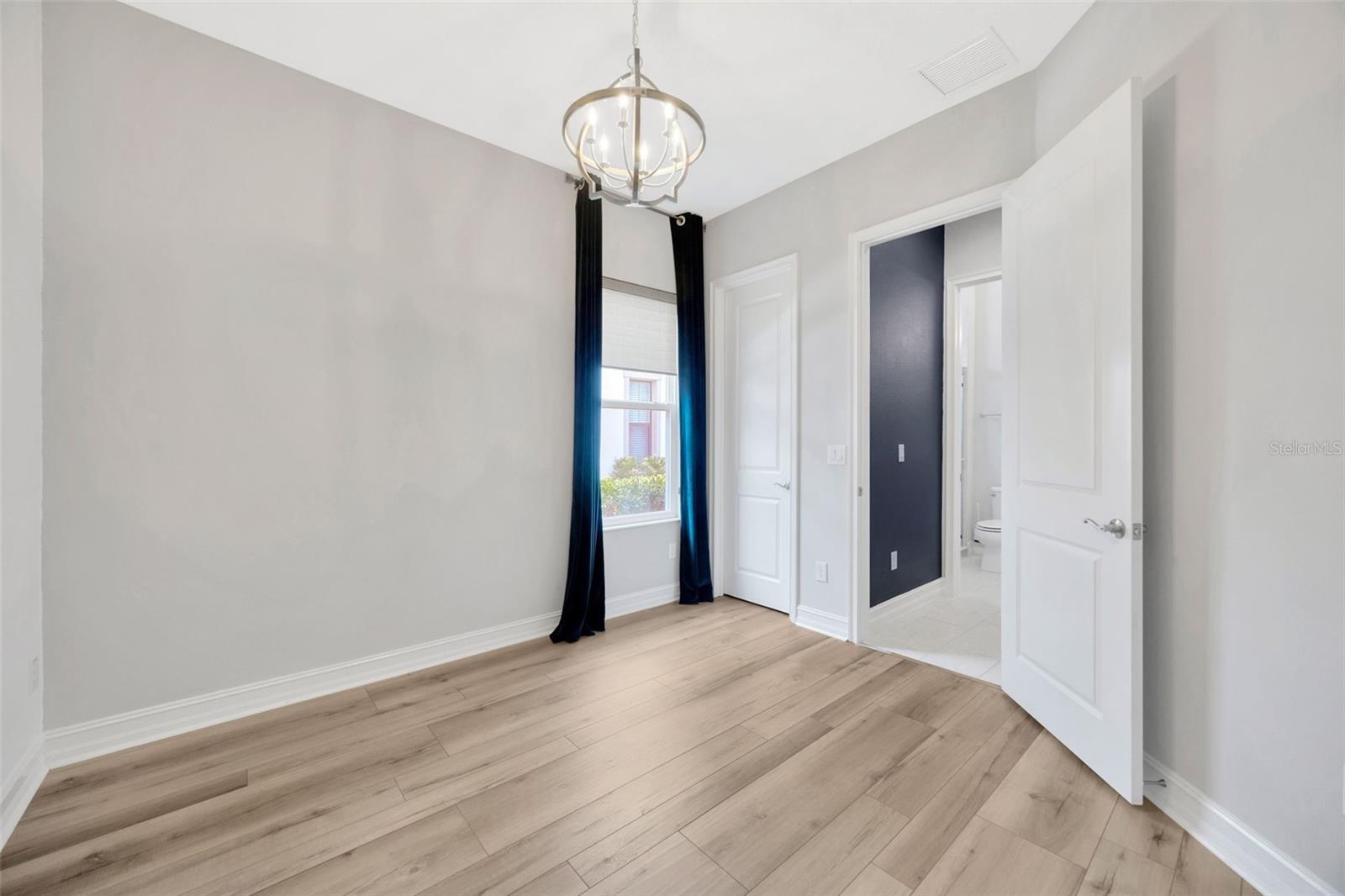 Listing photo id 14 for 4551 Barletta Court