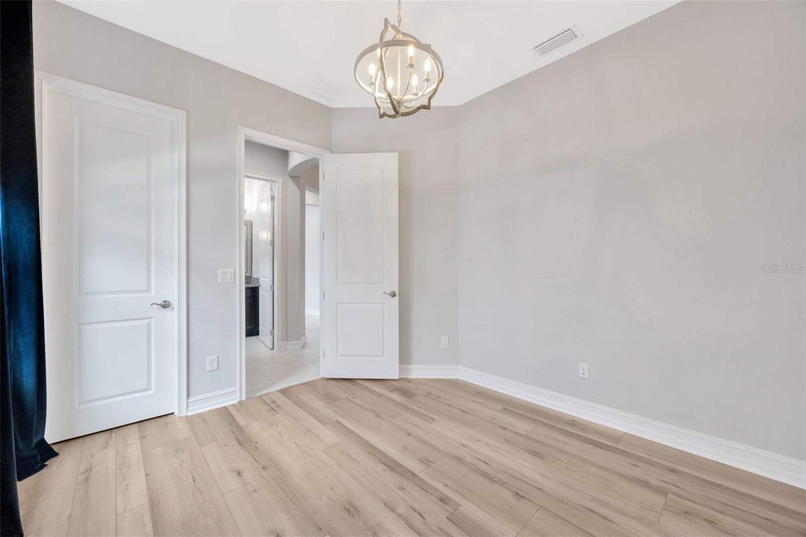 Listing photo id 15 for 4551 Barletta Court