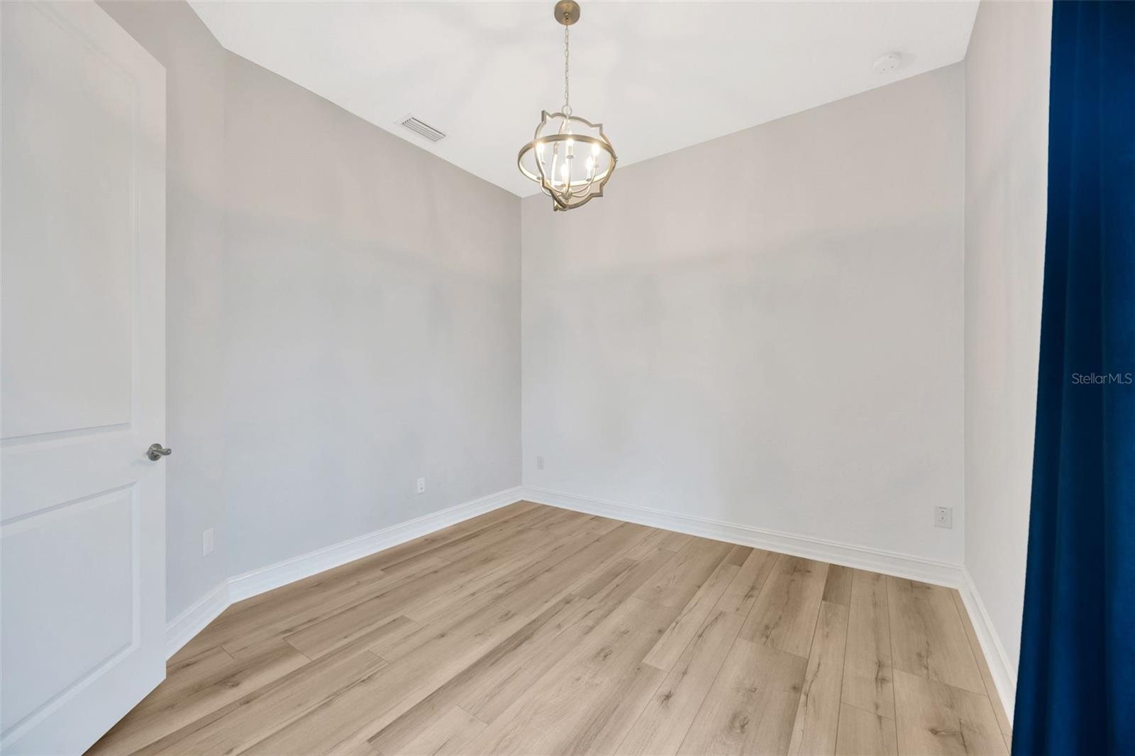Listing photo id 16 for 4551 Barletta Court