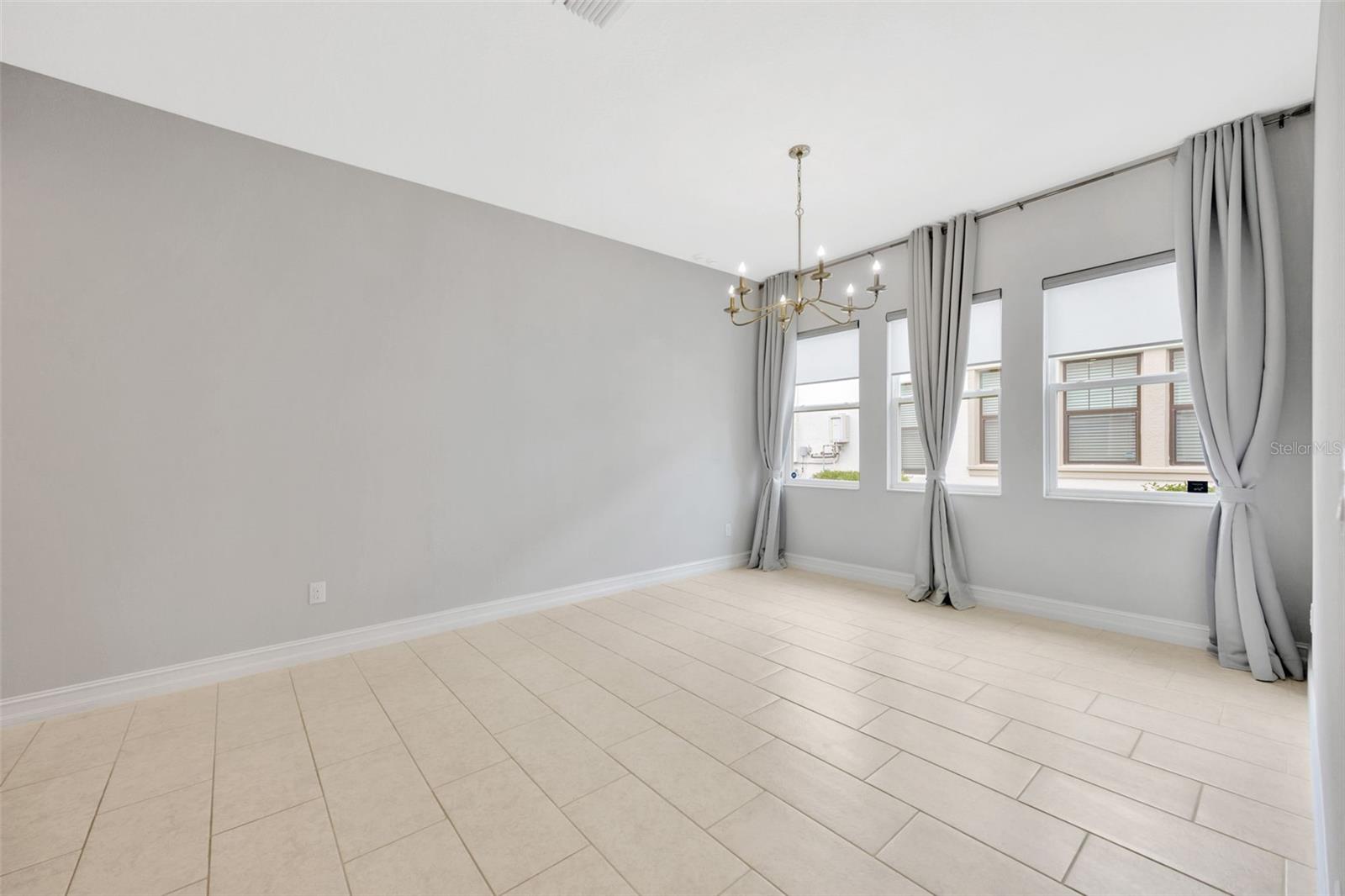Listing photo id 18 for 4551 Barletta Court
