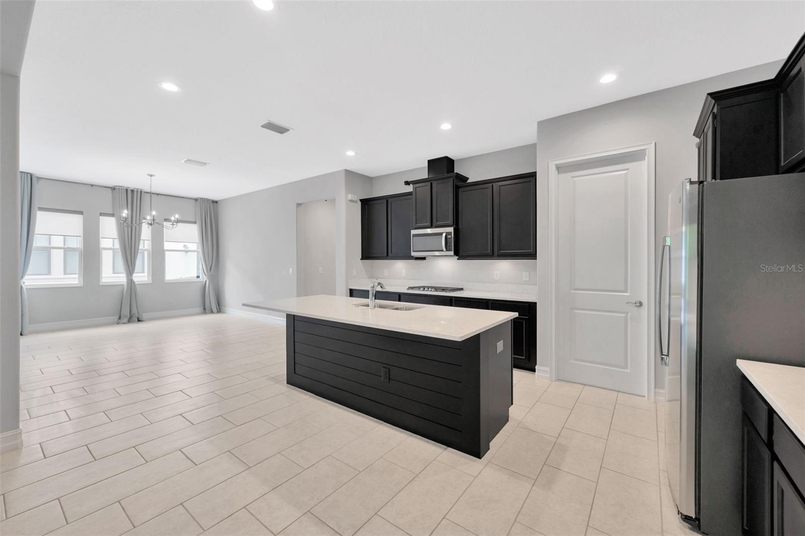 Listing photo id 26 for 4551 Barletta Court
