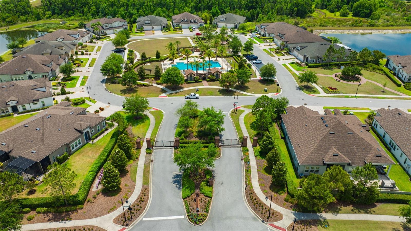 Listing photo id 57 for 4551 Barletta Court
