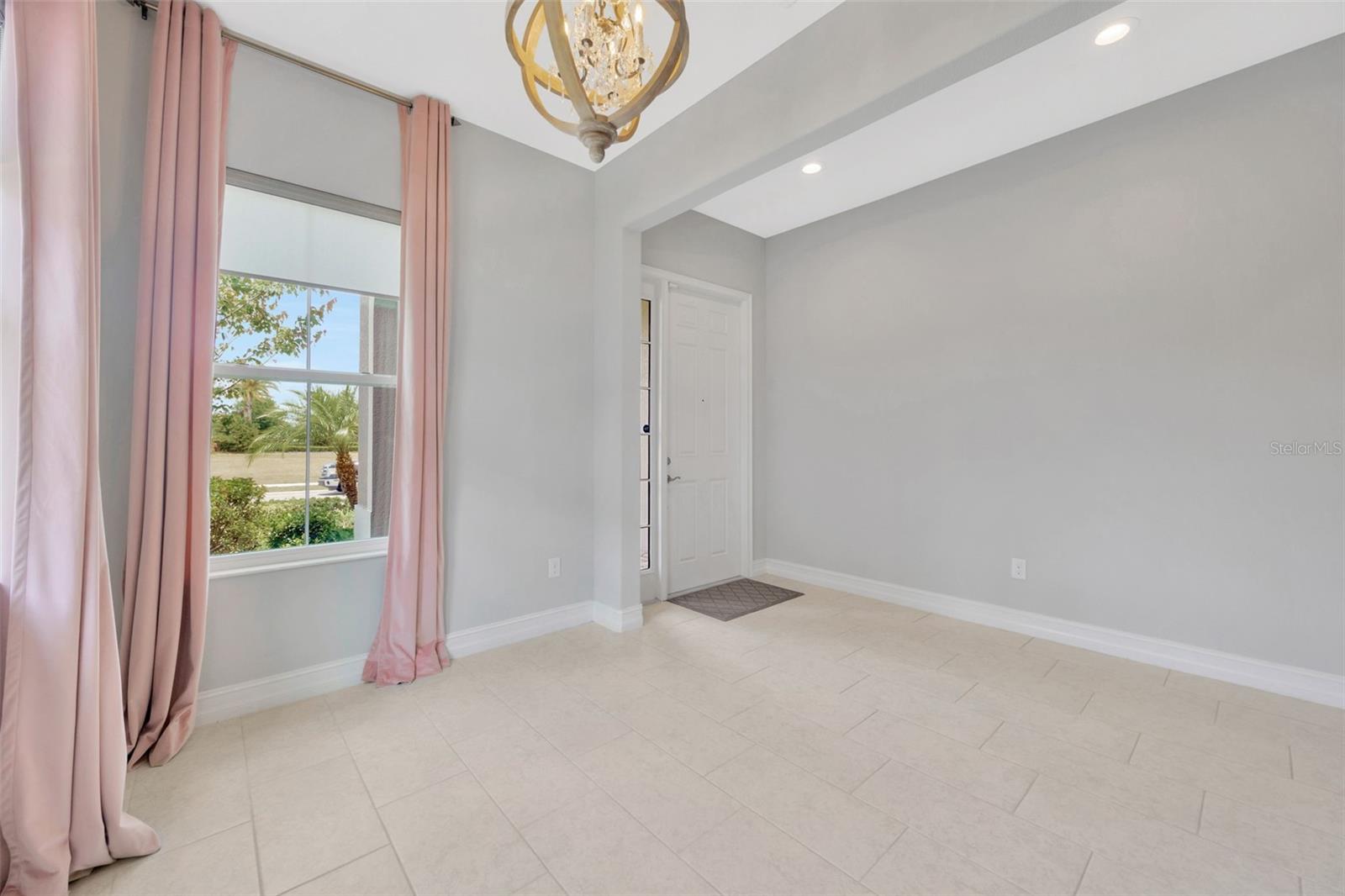 Listing photo id 5 for 4551 Barletta Court
