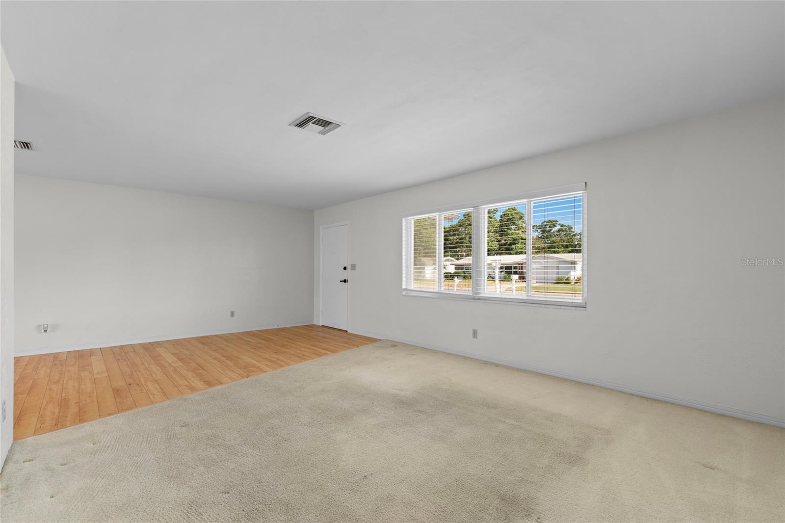 Image 12 of 59 For 11762 82nd Terrace