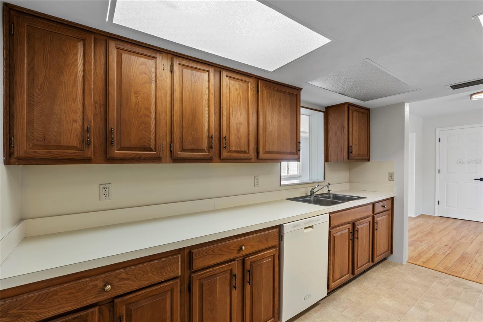 Image 16 of 59 For 11762 82nd Terrace