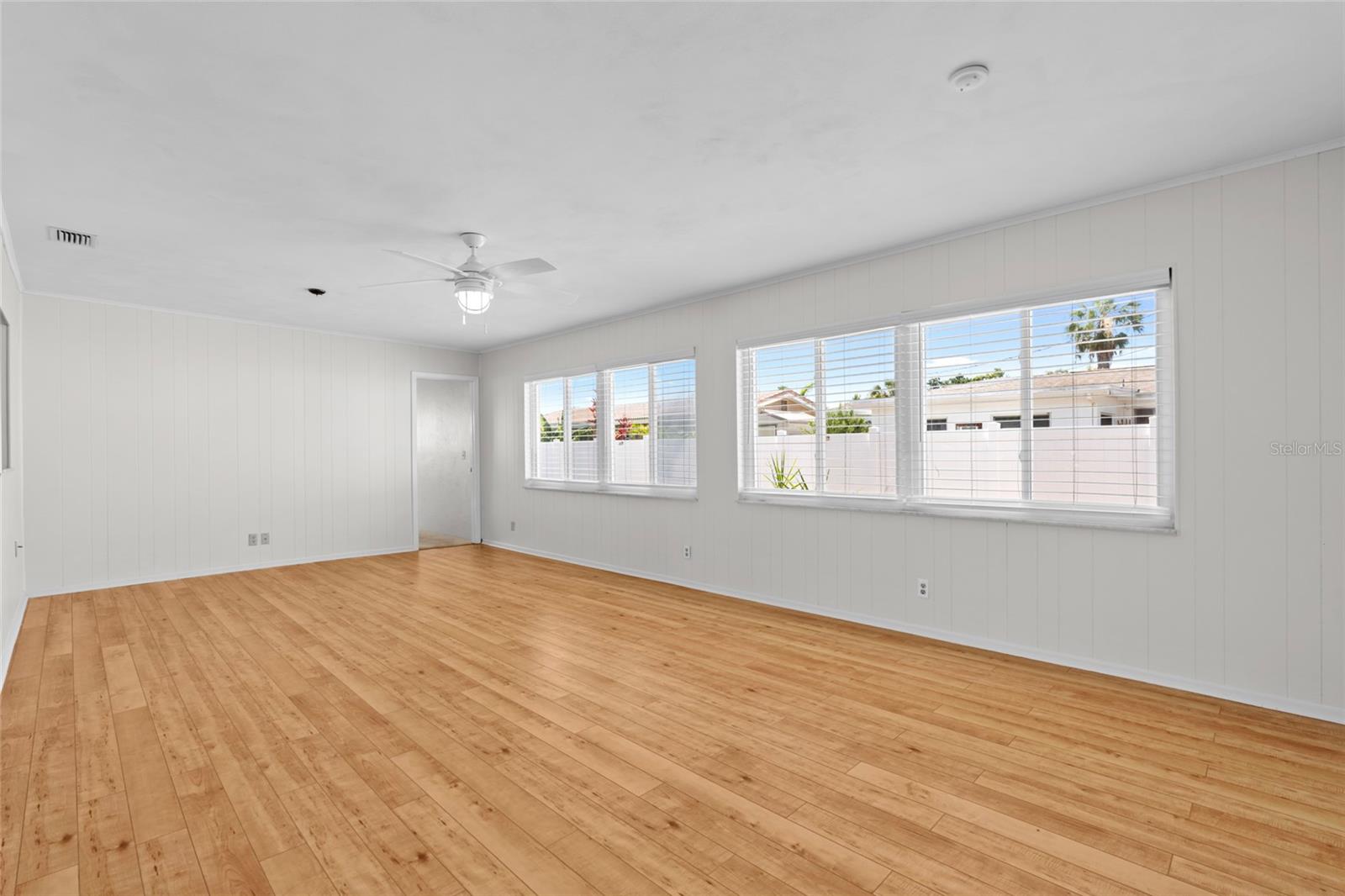 Image 18 of 59 For 11762 82nd Terrace