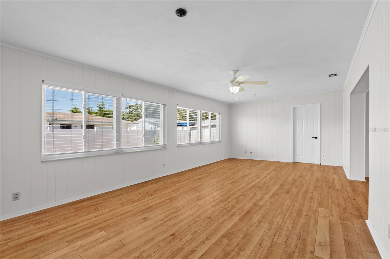 Image 19 of 59 For 11762 82nd Terrace