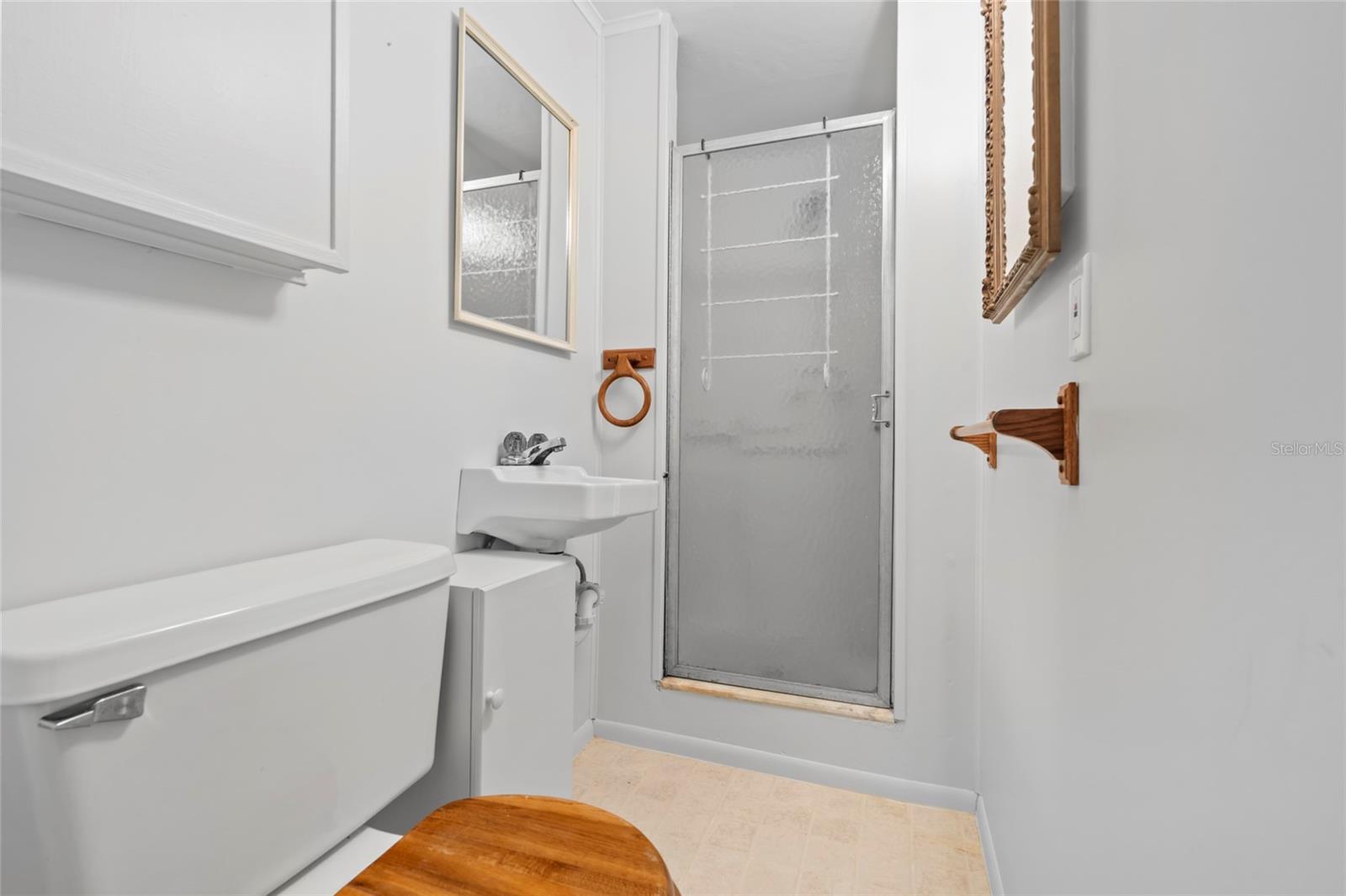 Image 33 of 59 For 11762 82nd Terrace