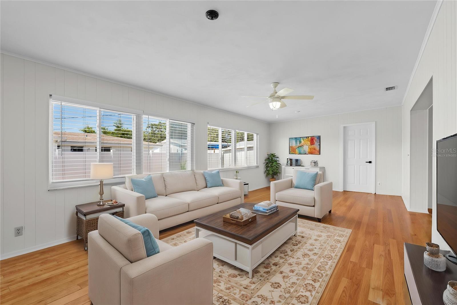 Image 4 of 59 For 11762 82nd Terrace
