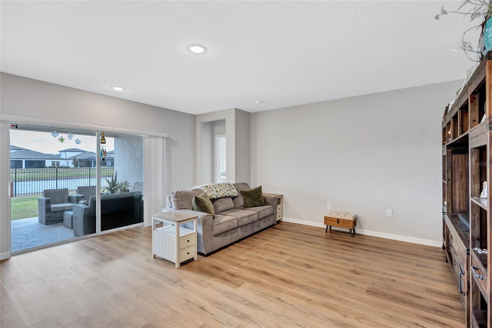 Image 17 of 81 For 12710 Hysmith Loop