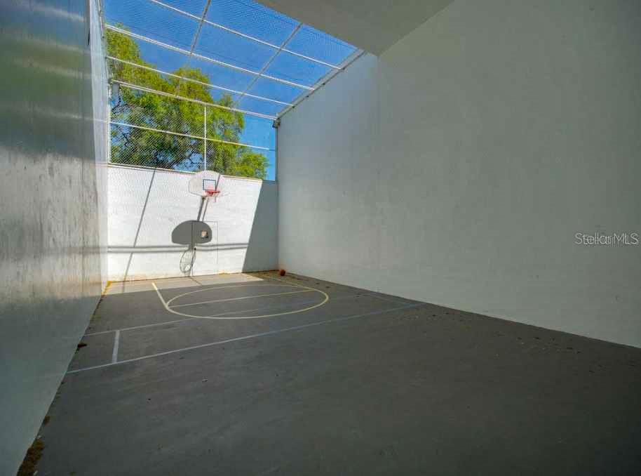Image 60 of 98 For 10265 Gandy Boulevard N 1511