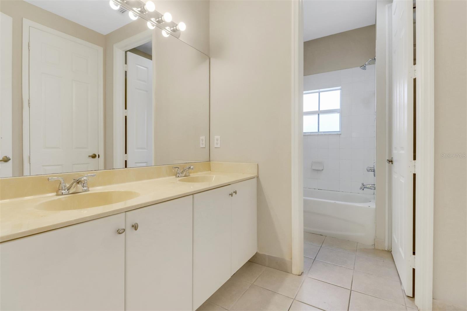 Image 11 of 41 For 1330 Mariposa Circle 104