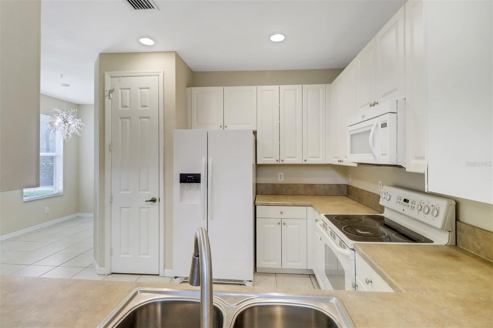 Image 14 of 41 For 1330 Mariposa Circle 104