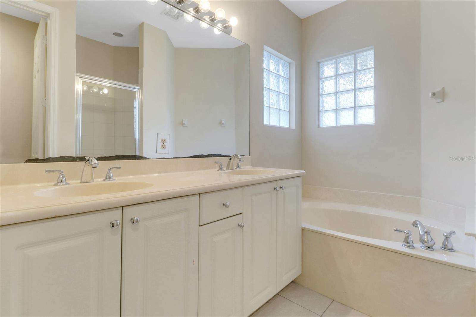 Image 16 of 41 For 1330 Mariposa Circle 104