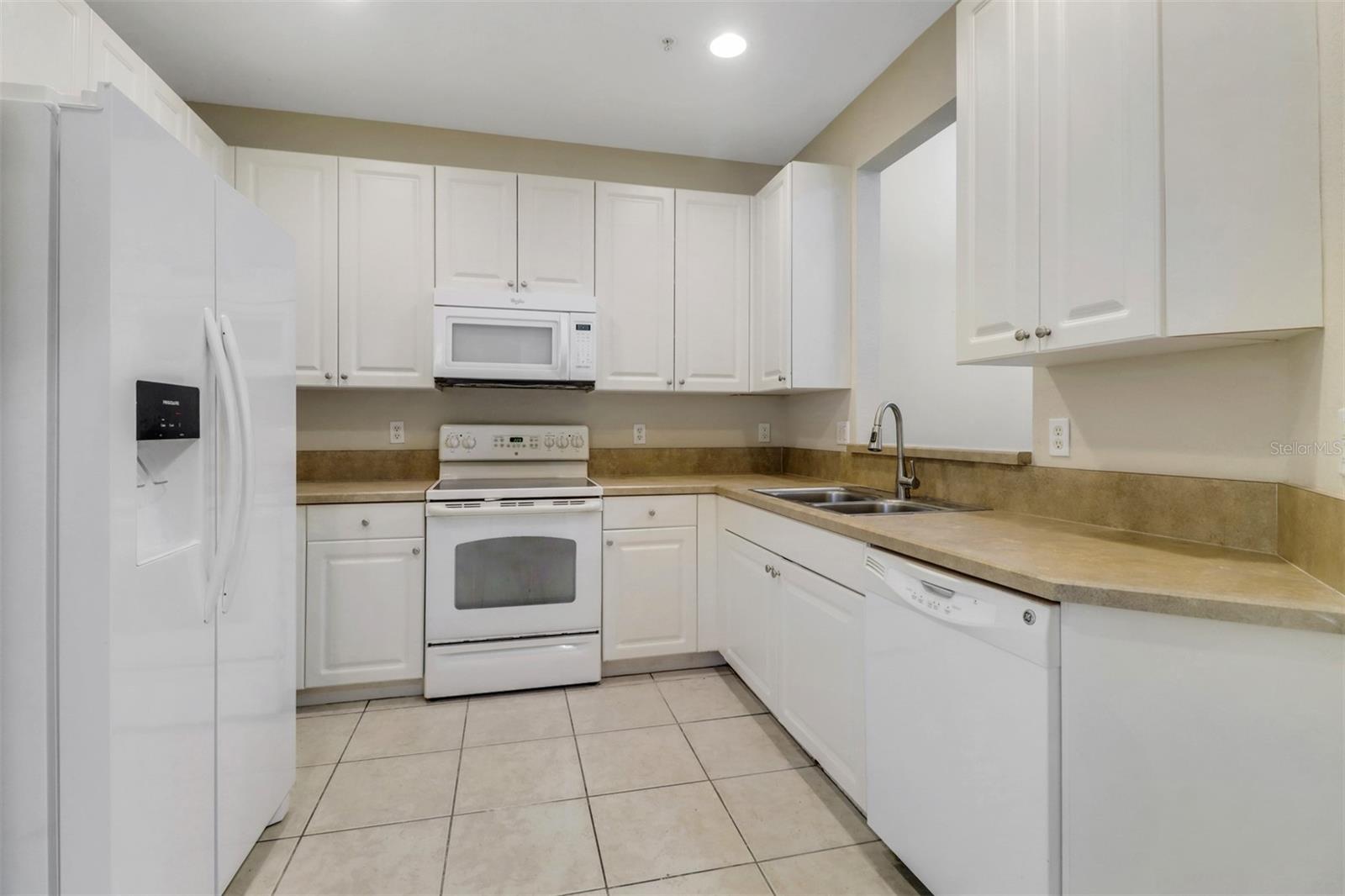 Image 17 of 41 For 1330 Mariposa Circle 104