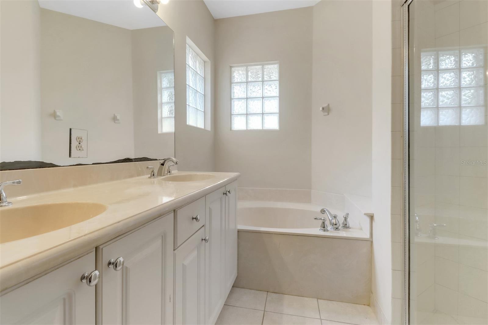 Image 2 of 41 For 1330 Mariposa Circle 104