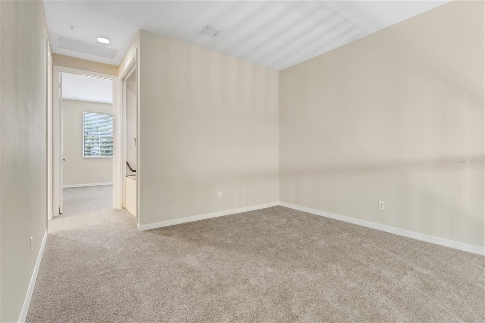 Image 25 of 41 For 1330 Mariposa Circle 104