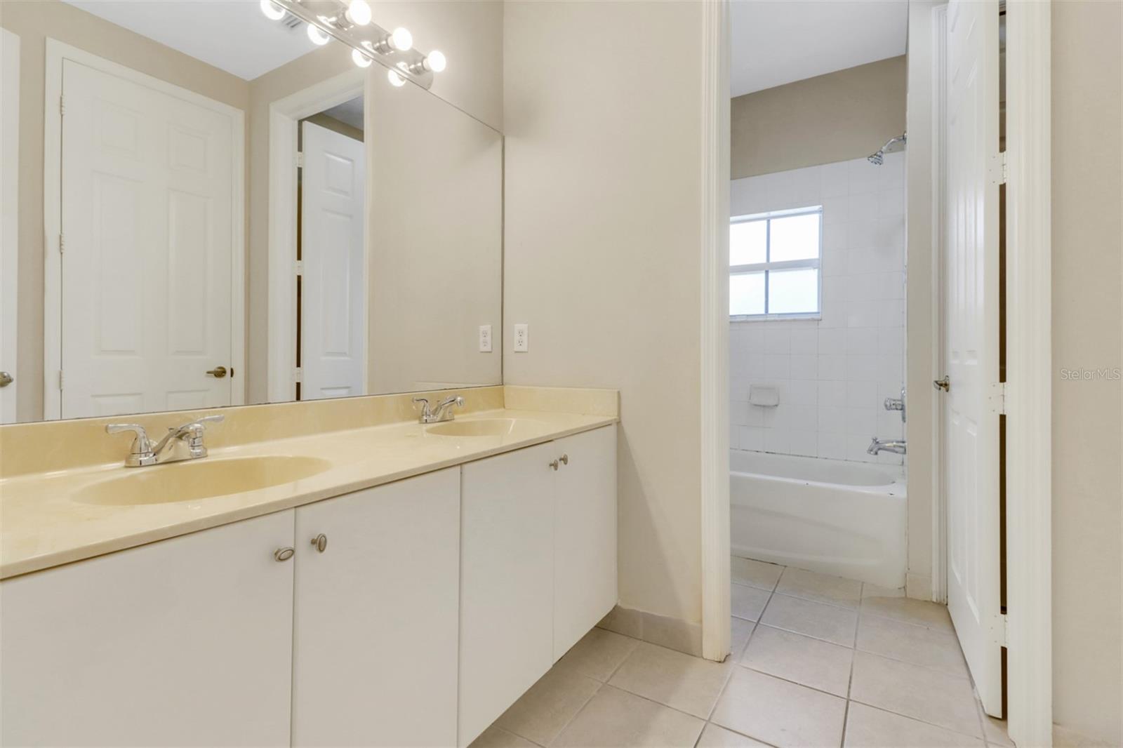 Image 28 of 41 For 1330 Mariposa Circle 104