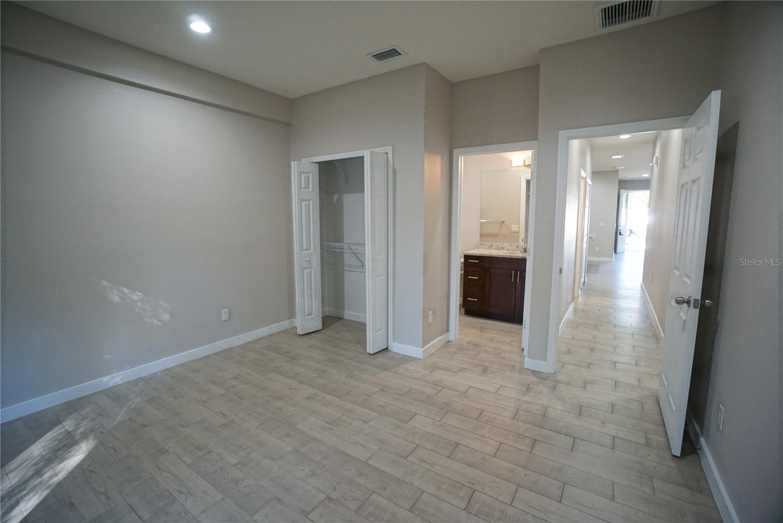 Image 14 of 17 For 4210 Coolidge Avenue 4