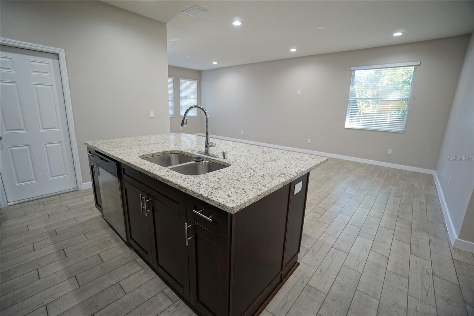 Image 7 of 17 For 4210 Coolidge Avenue 4