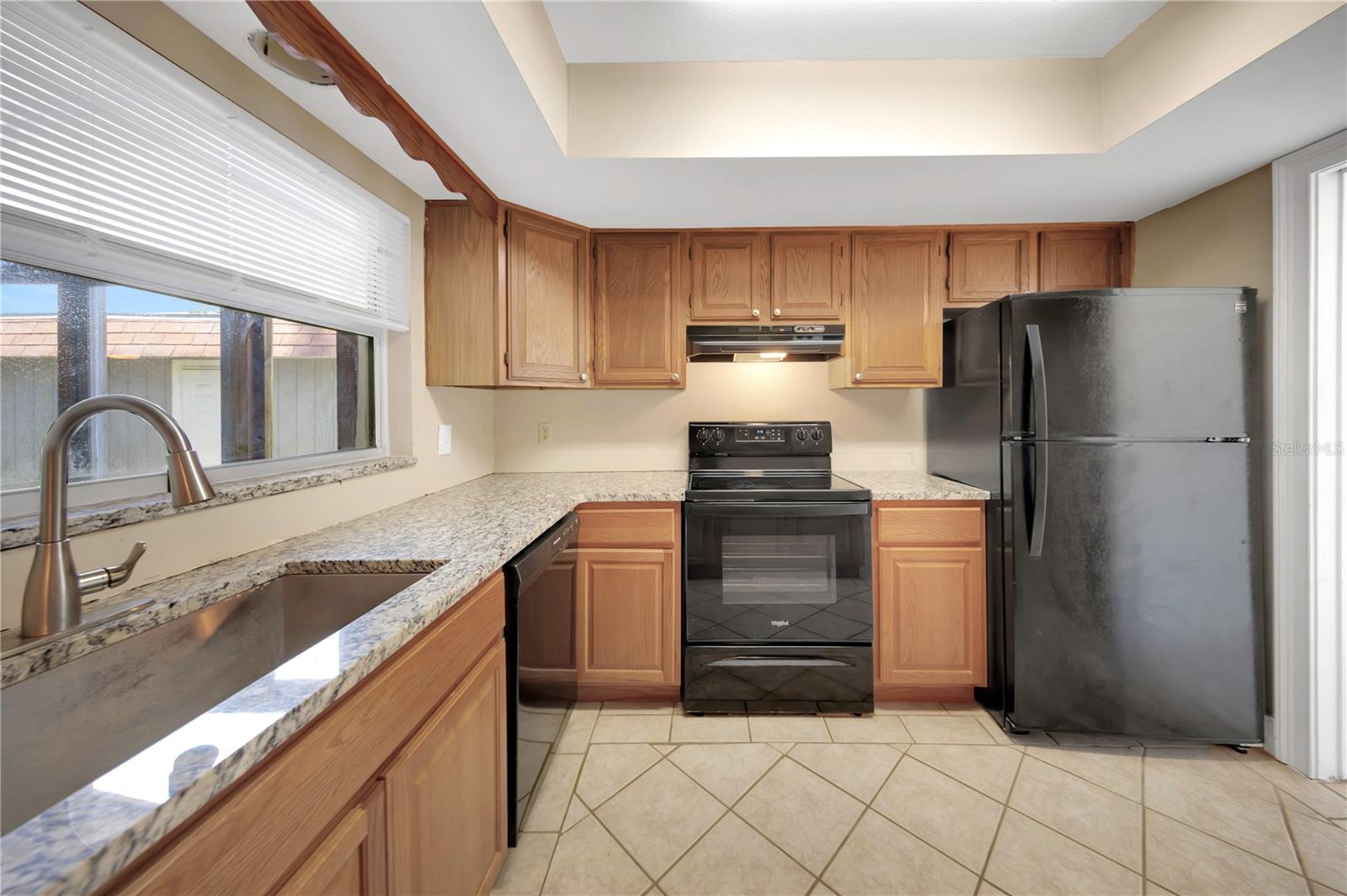 Listing photo id 8 for 2048 Los Lomas Drive