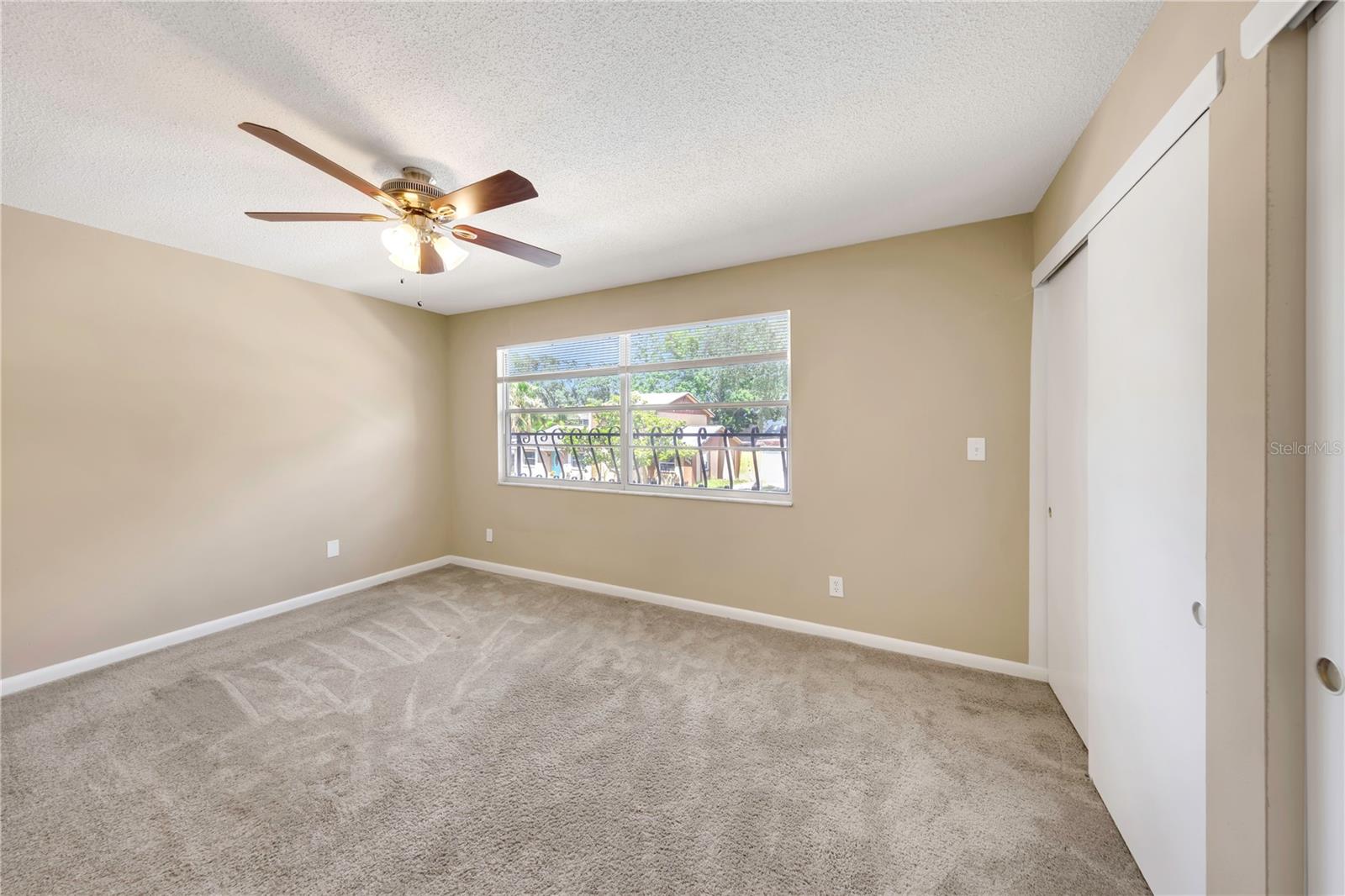Listing photo id 10 for 2048 Los Lomas Drive