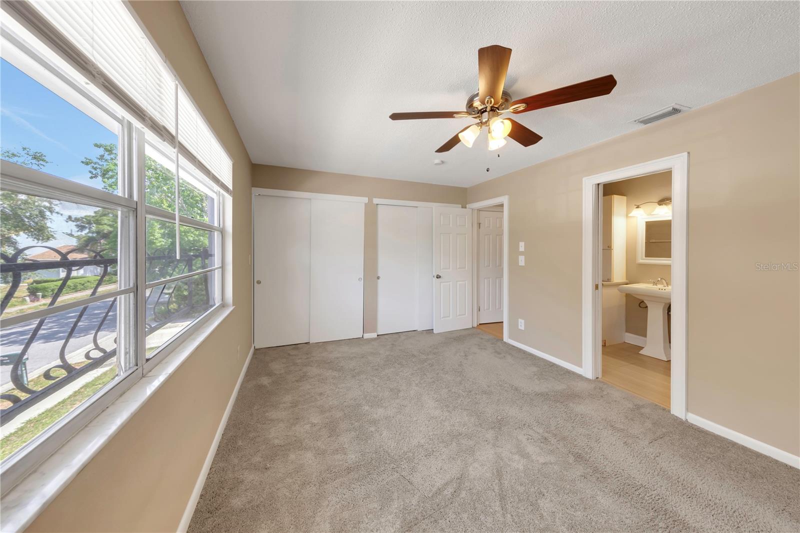 Listing photo id 11 for 2048 Los Lomas Drive