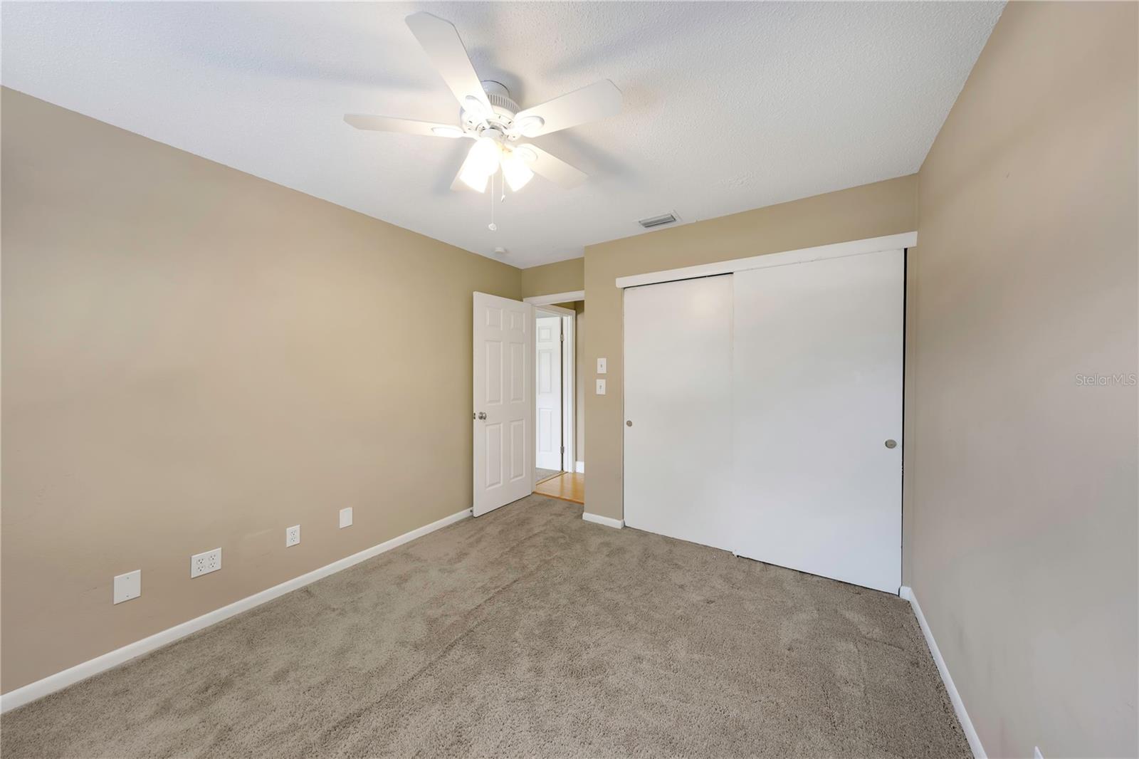 Listing photo id 15 for 2048 Los Lomas Drive