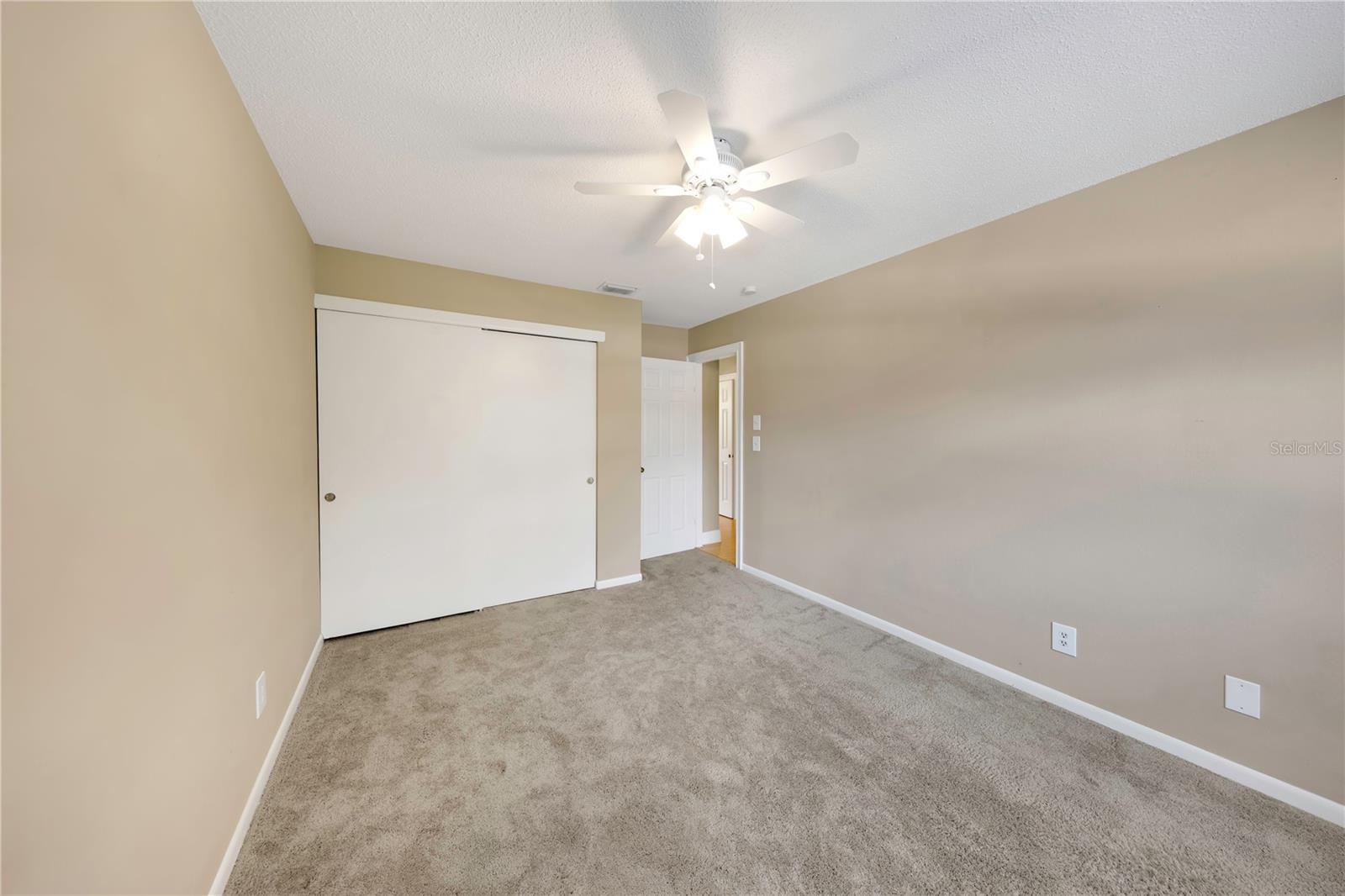 Listing photo id 17 for 2048 Los Lomas Drive