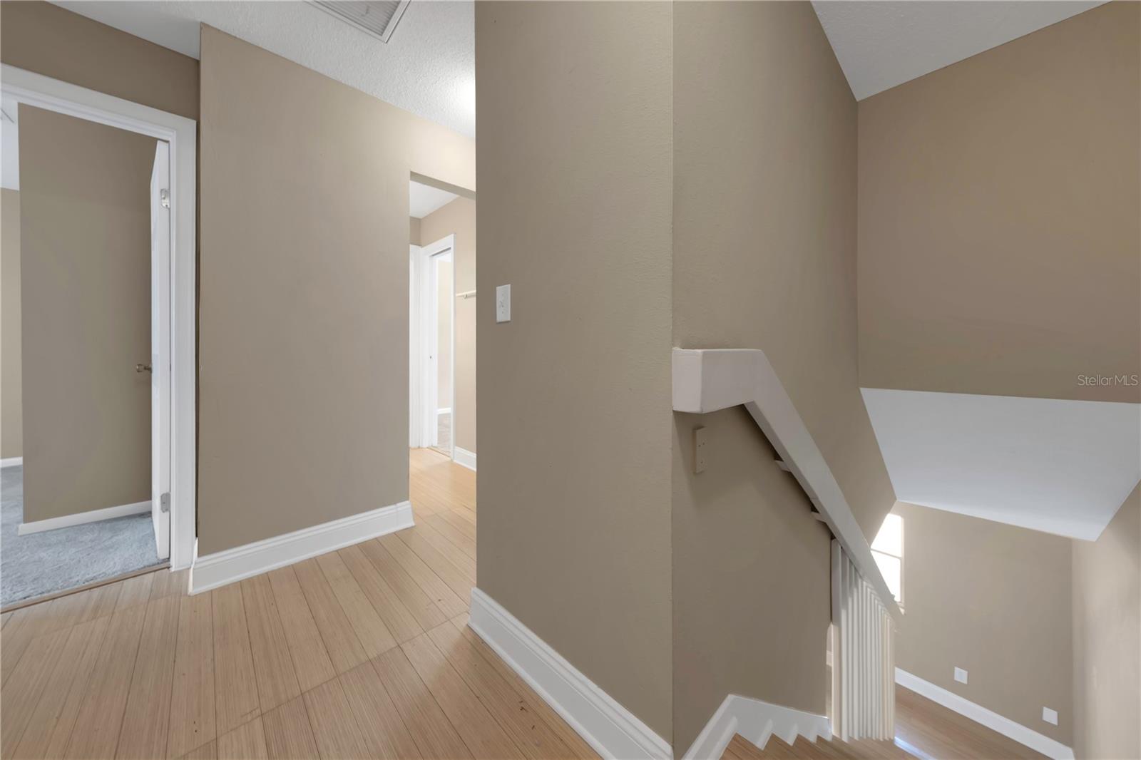 Listing photo id 19 for 2048 Los Lomas Drive