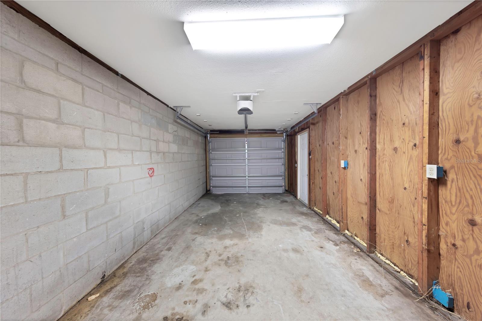 Listing photo id 21 for 2048 Los Lomas Drive