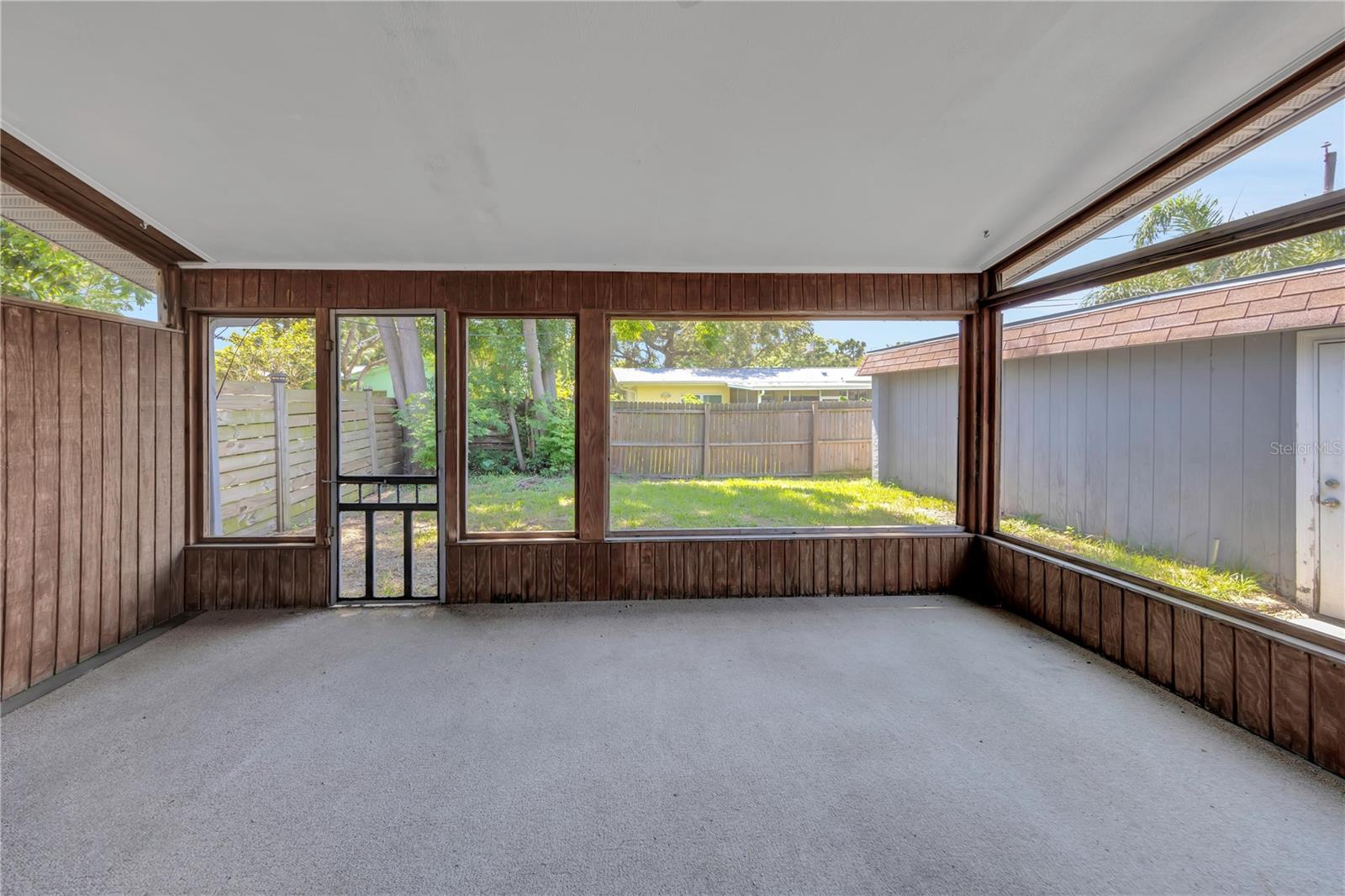 Listing photo id 1 for 2048 Los Lomas Drive