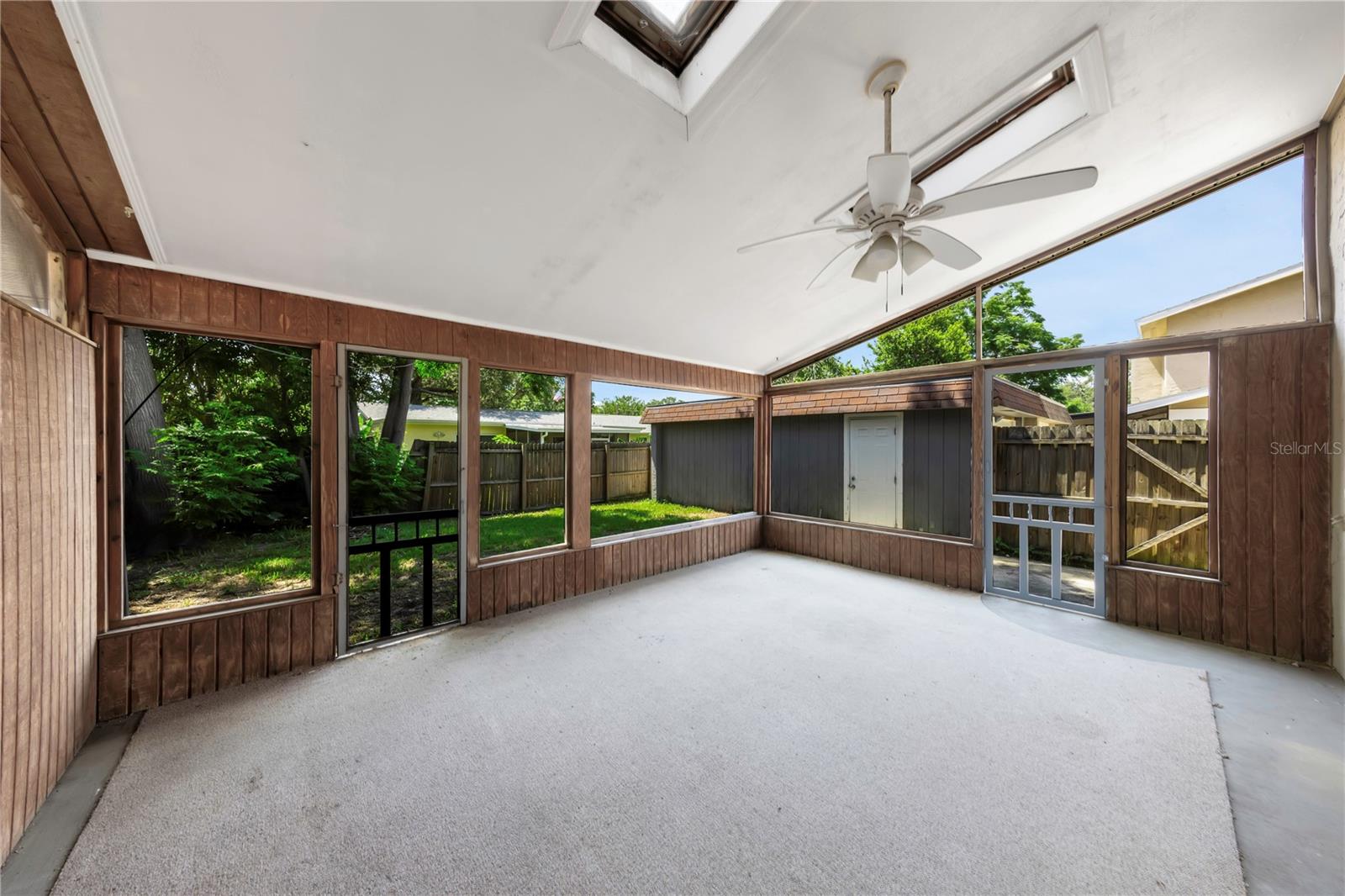 Listing photo id 2 for 2048 Los Lomas Drive