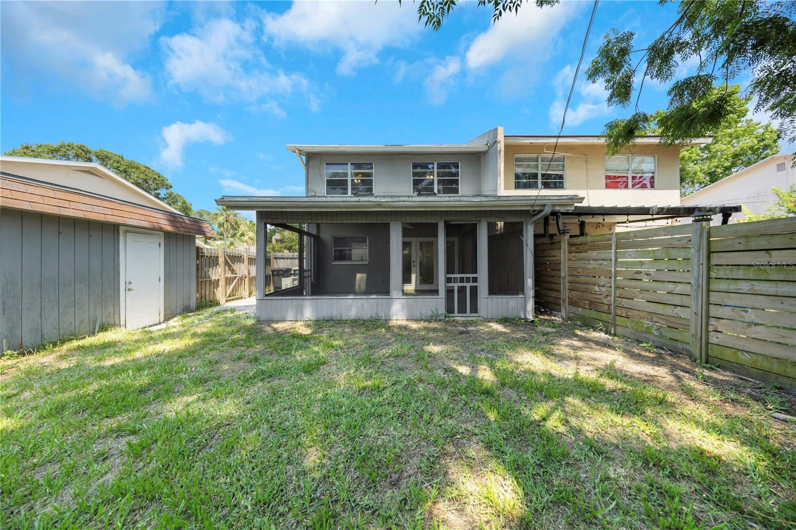 Listing photo id 3 for 2048 Los Lomas Drive
