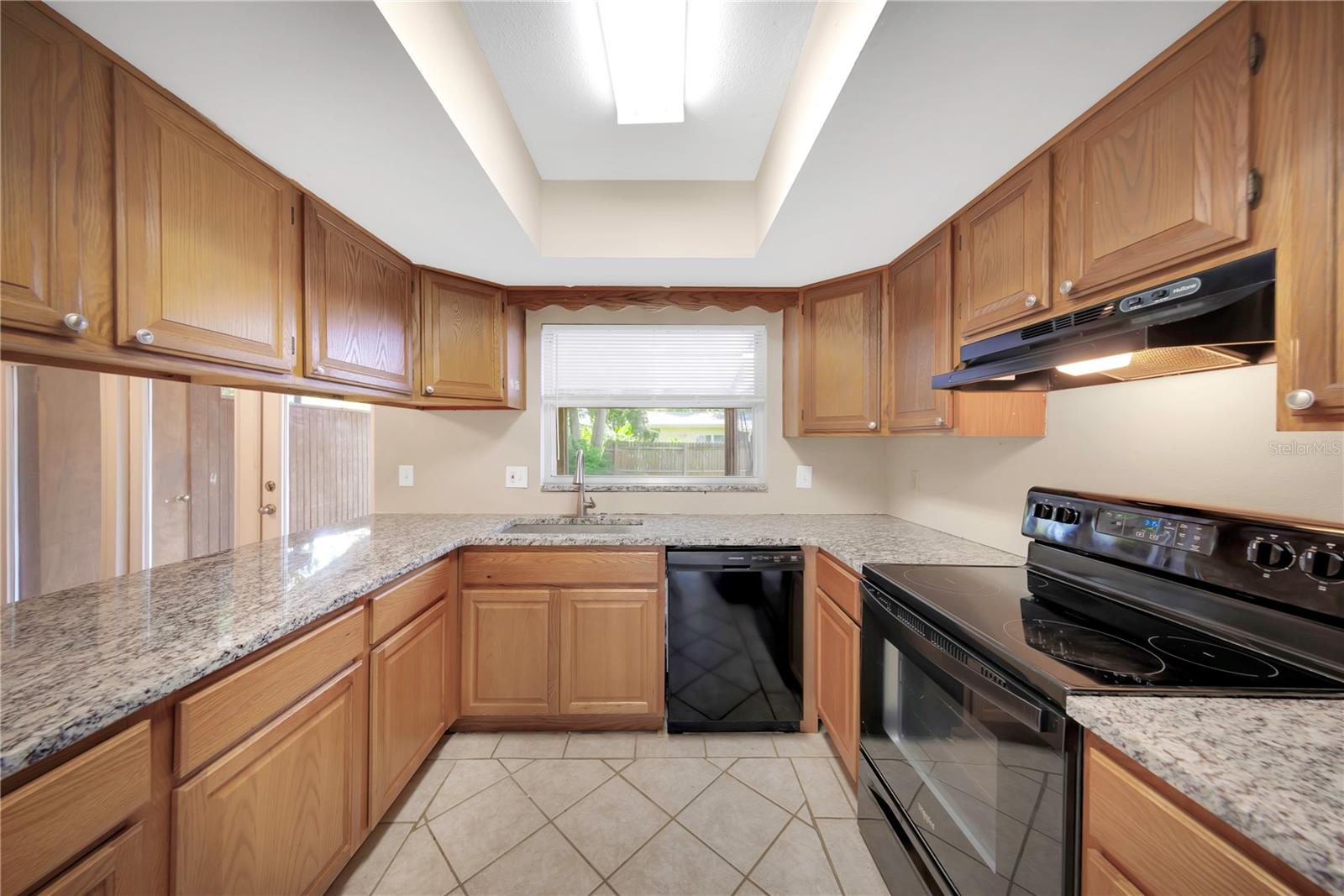 Listing photo id 6 for 2048 Los Lomas Drive
