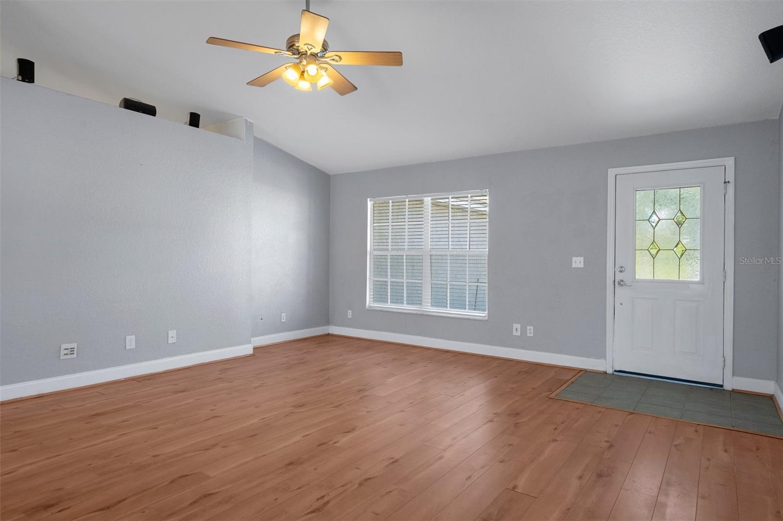 Listing photo id 9 for 10101 Langan Street