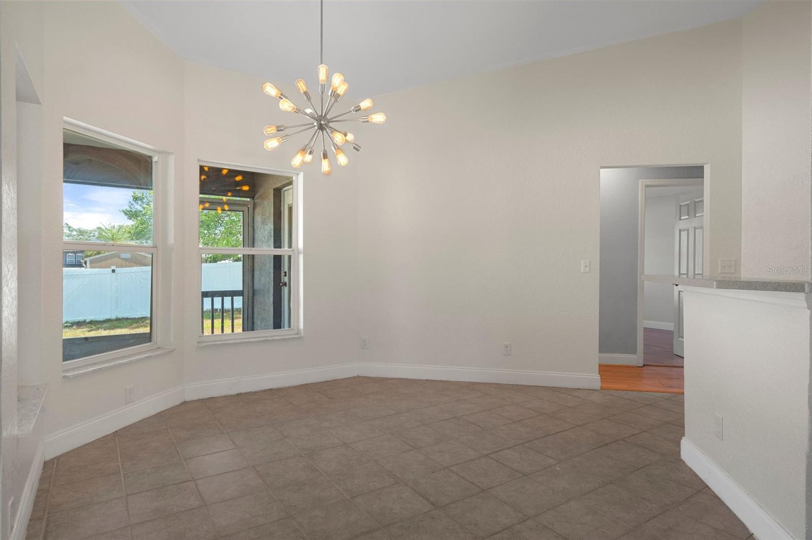 Listing photo id 14 for 10101 Langan Street