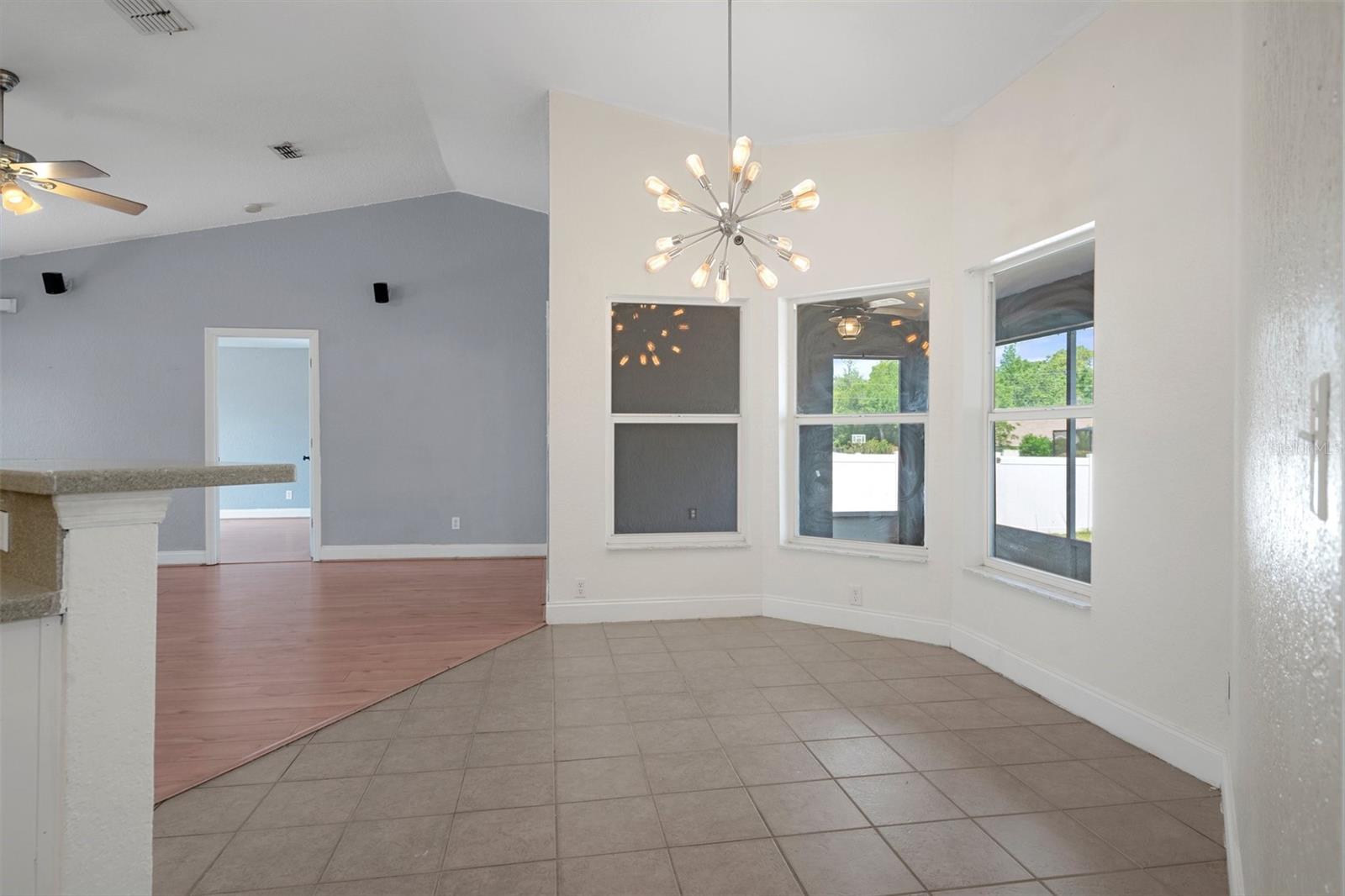 Listing photo id 15 for 10101 Langan Street