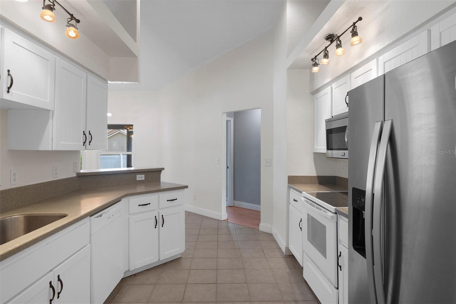 Listing photo id 18 for 10101 Langan Street