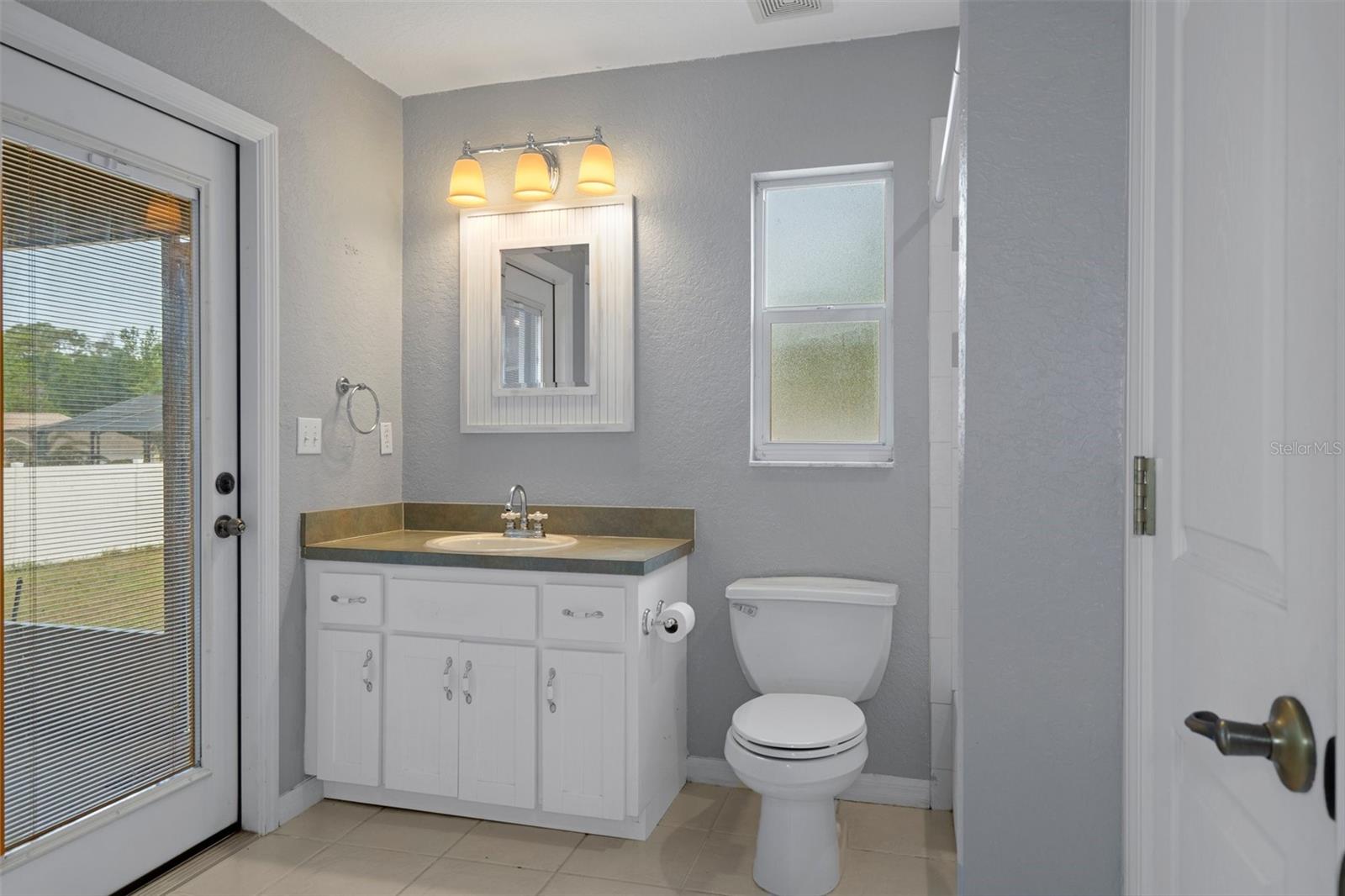 Listing photo id 20 for 10101 Langan Street