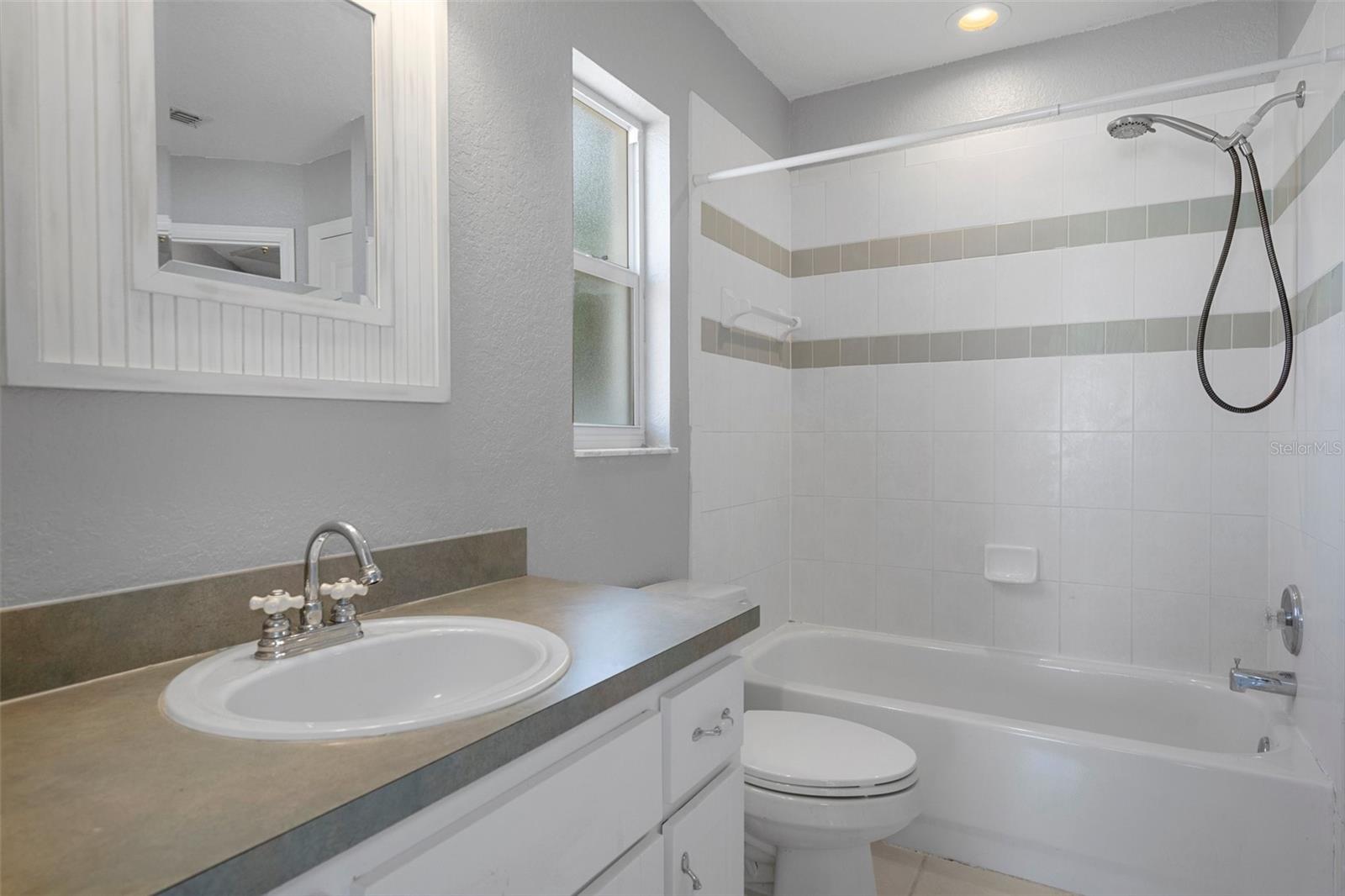 Listing photo id 21 for 10101 Langan Street