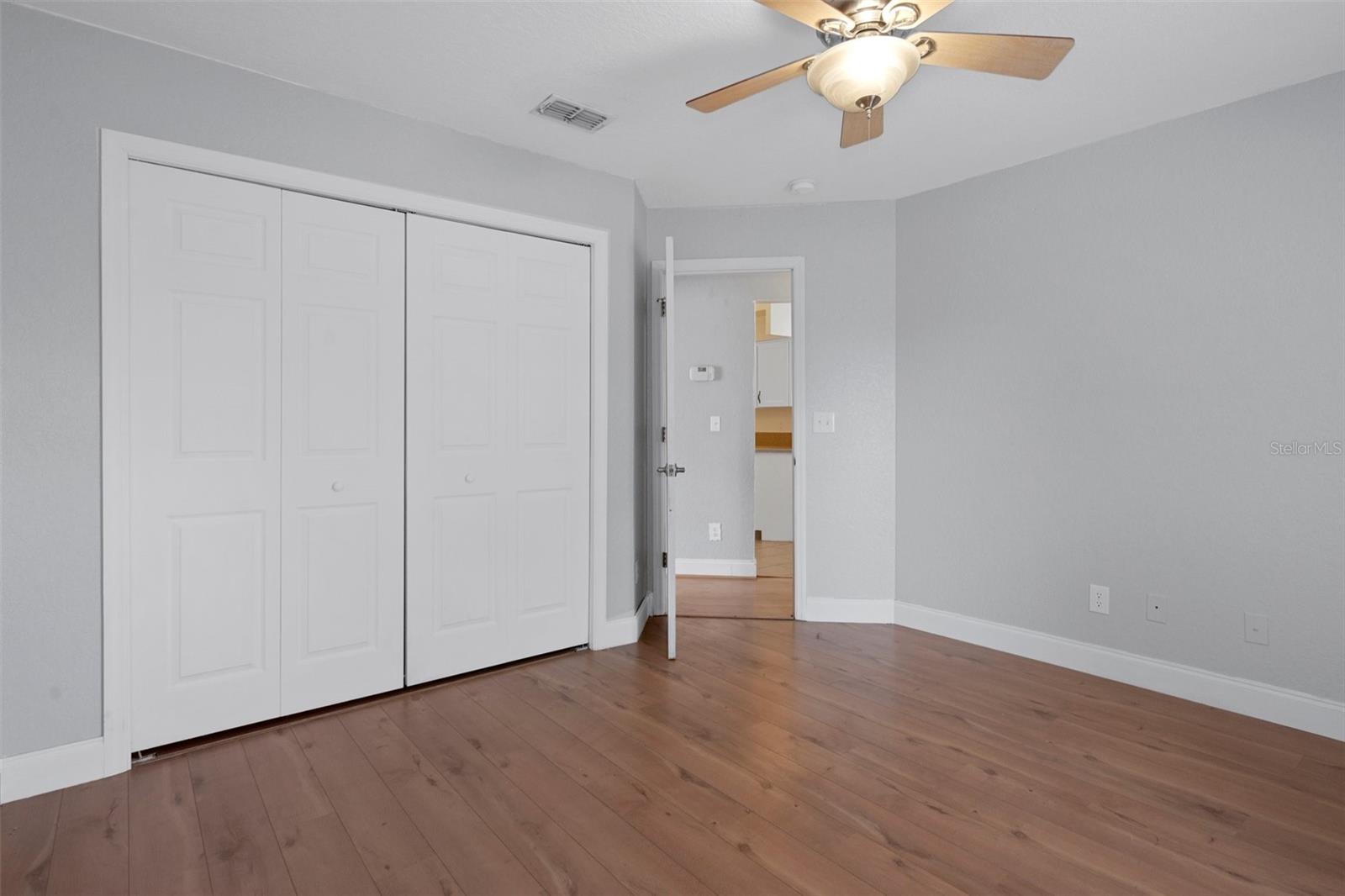 Listing photo id 23 for 10101 Langan Street