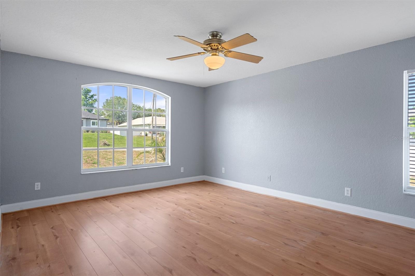 Listing photo id 26 for 10101 Langan Street