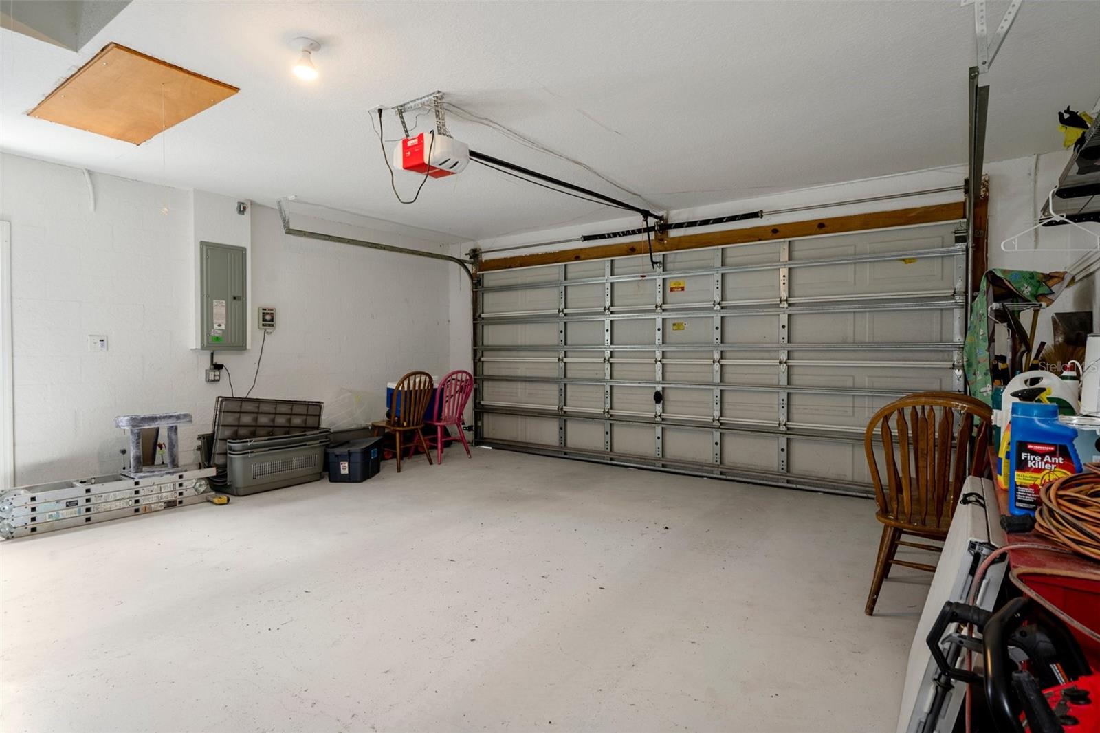 Listing photo id 33 for 10101 Langan Street