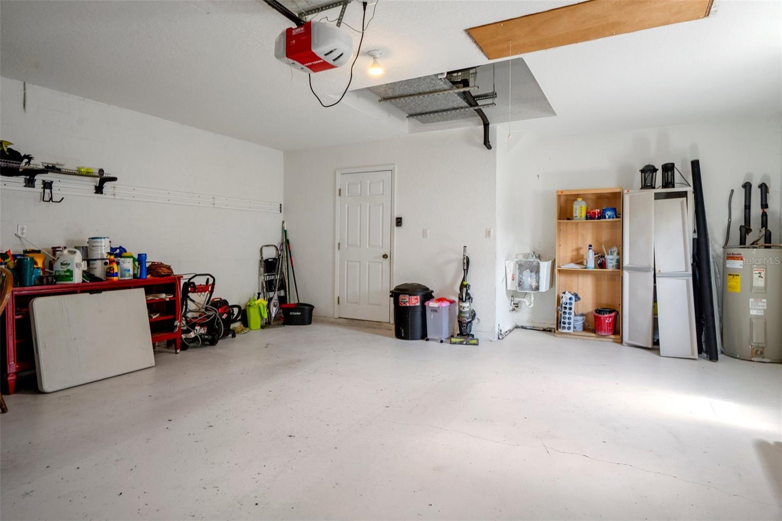 Listing photo id 34 for 10101 Langan Street