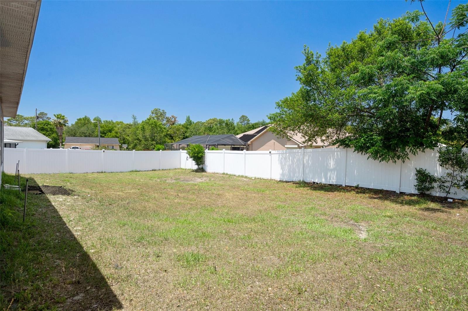Listing photo id 36 for 10101 Langan Street