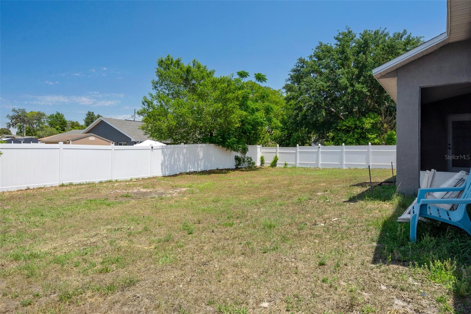 Listing photo id 37 for 10101 Langan Street