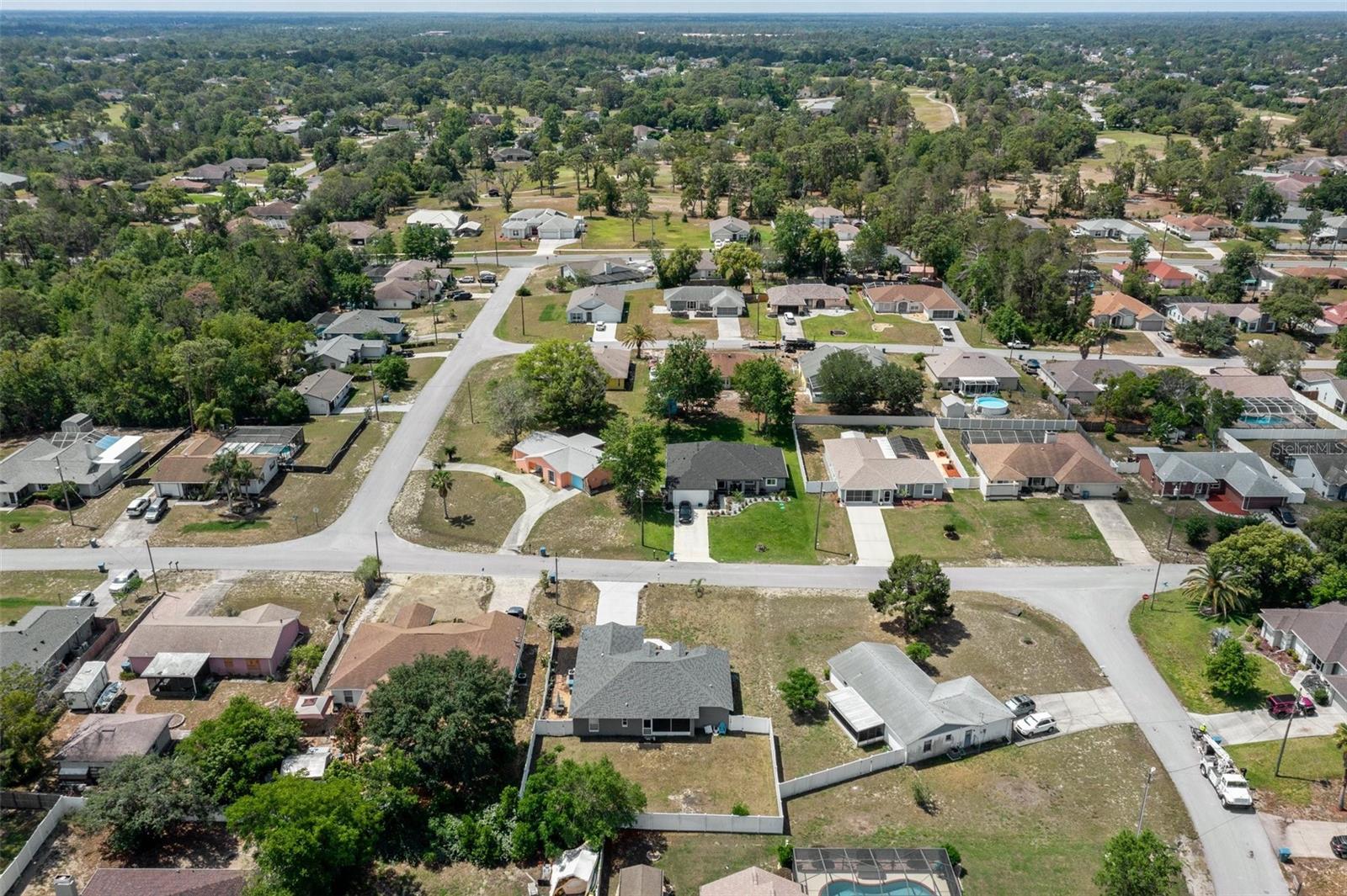 Listing photo id 40 for 10101 Langan Street