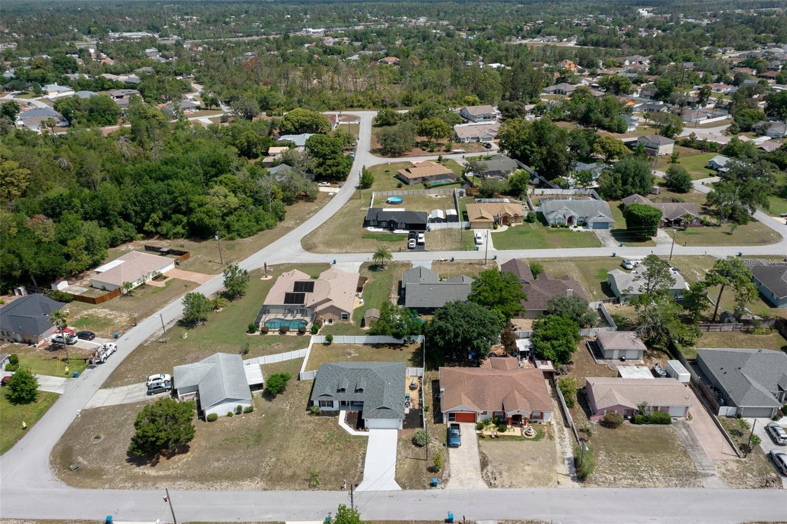 Listing photo id 43 for 10101 Langan Street