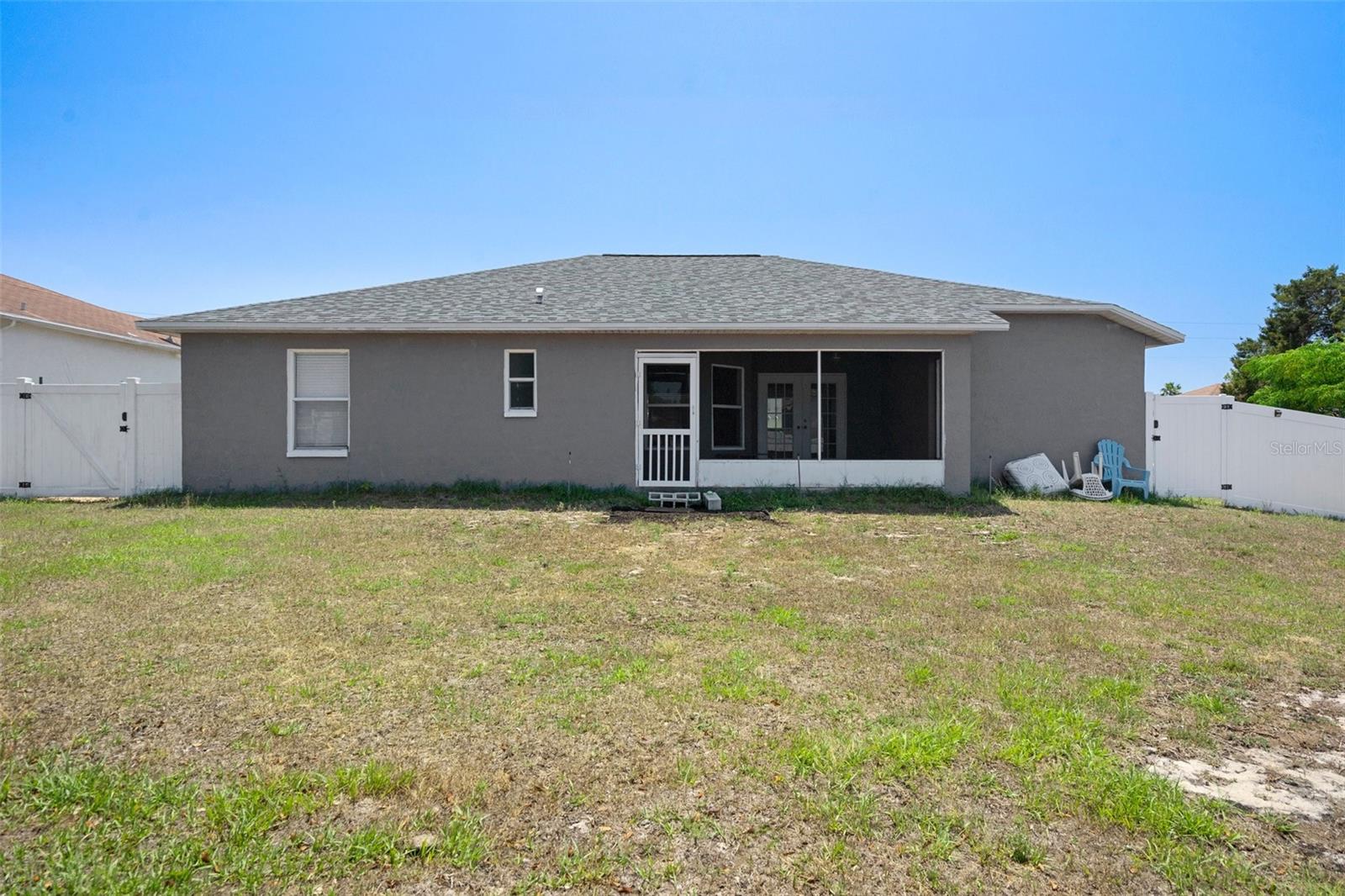 Listing photo id 4 for 10101 Langan Street